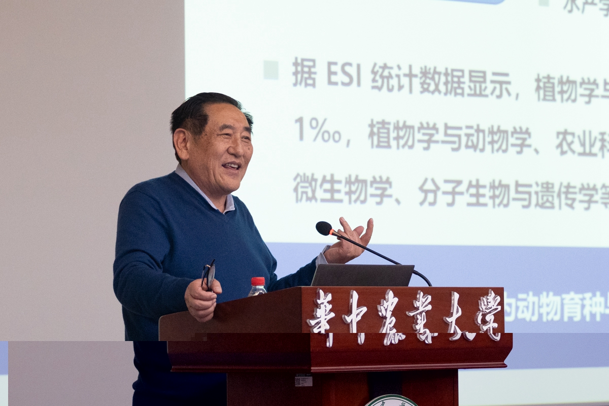 陈焕春院士（学通社记者 仰子骏 摄）